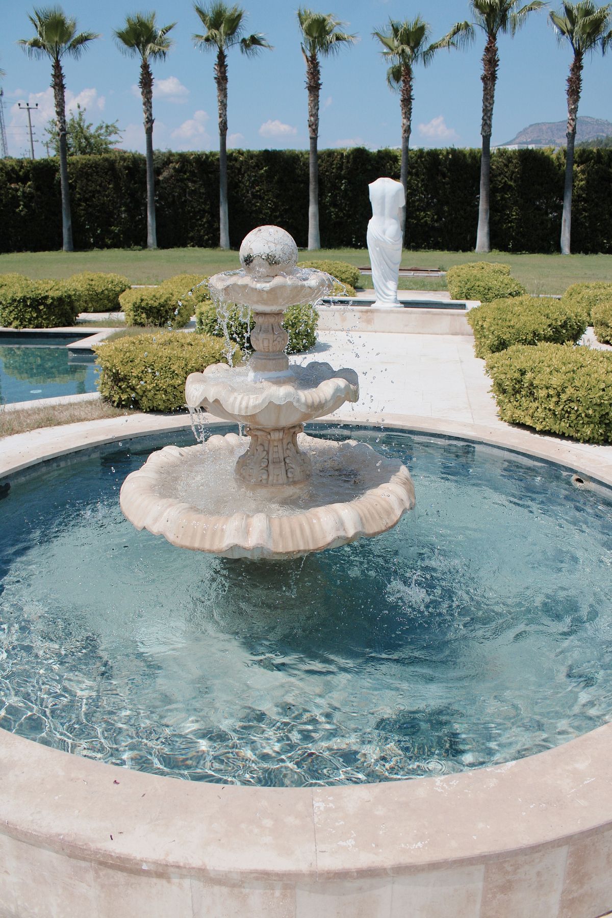 Sculptural water feature
